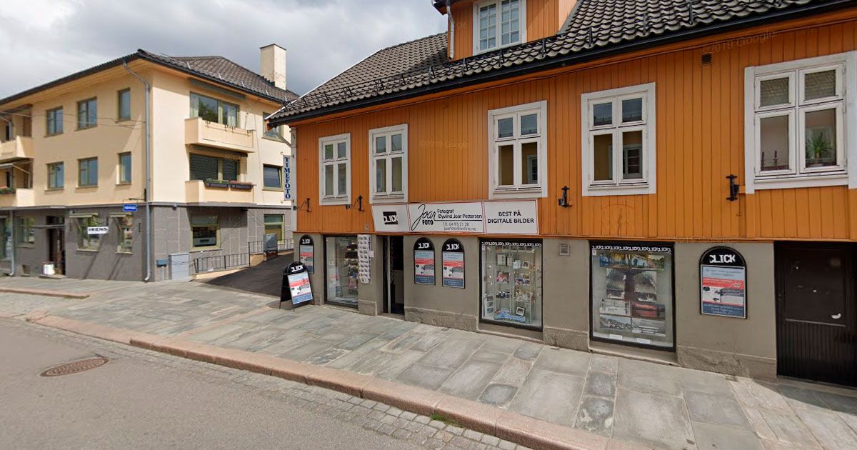 Vi har drevet en liten fotobutikk sentralt i Drøbak med butikk, atelier og rammeverksted